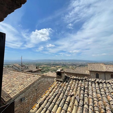 Happy House - Porta San Giacomo Apartment Assisi Bagian luar foto