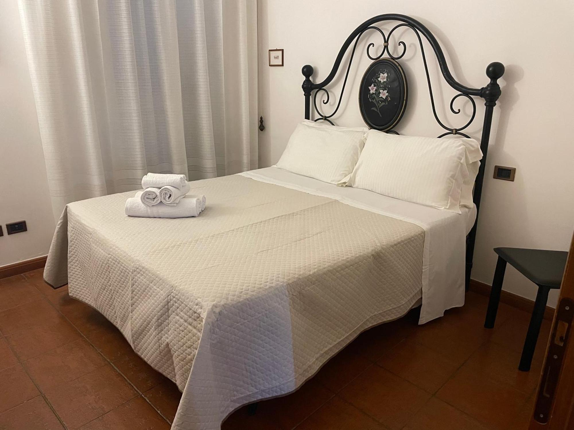 Happy House - Porta San Giacomo Apartment Assisi Bagian luar foto