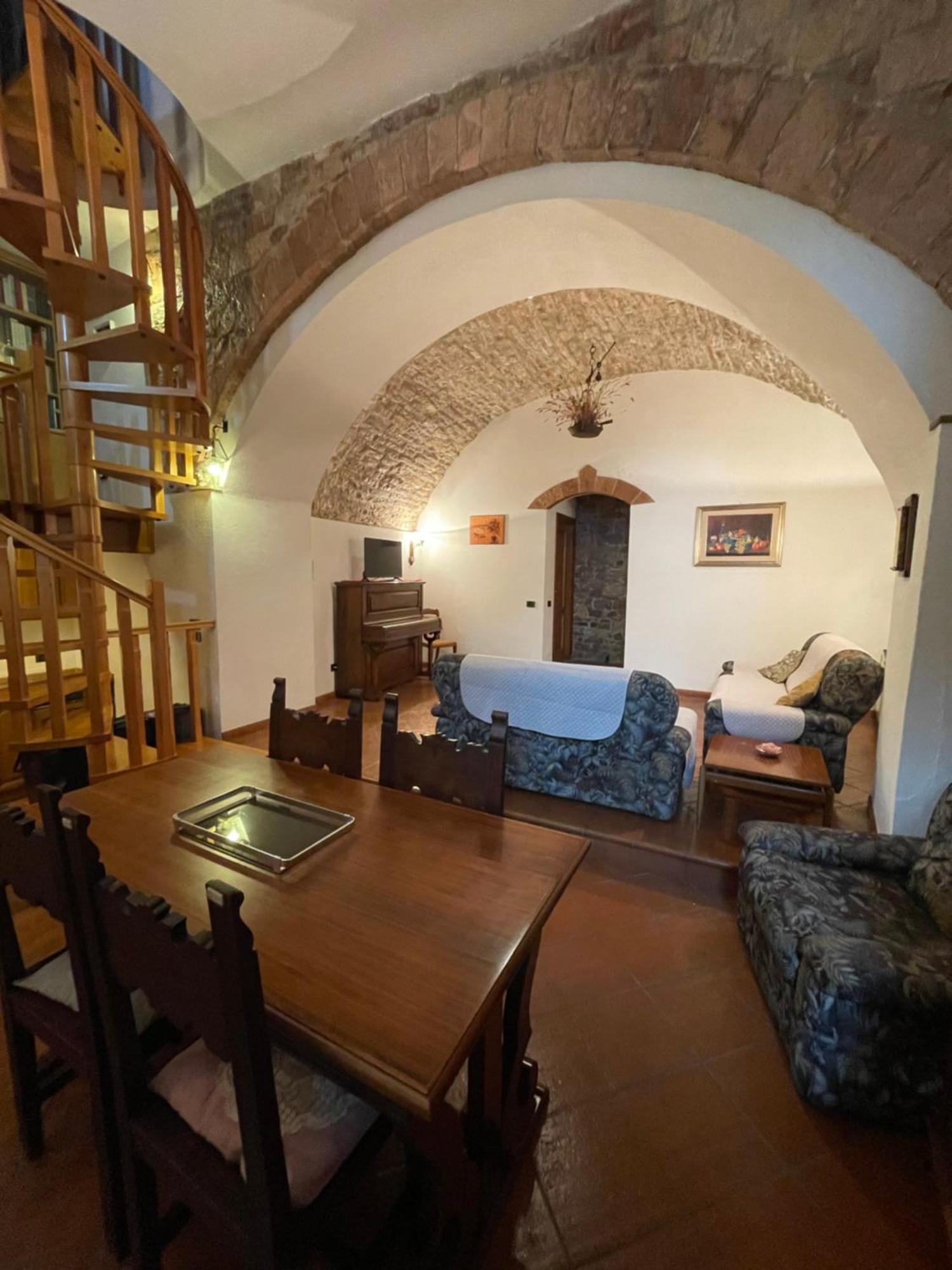 Happy House - Porta San Giacomo Apartment Assisi Bagian luar foto