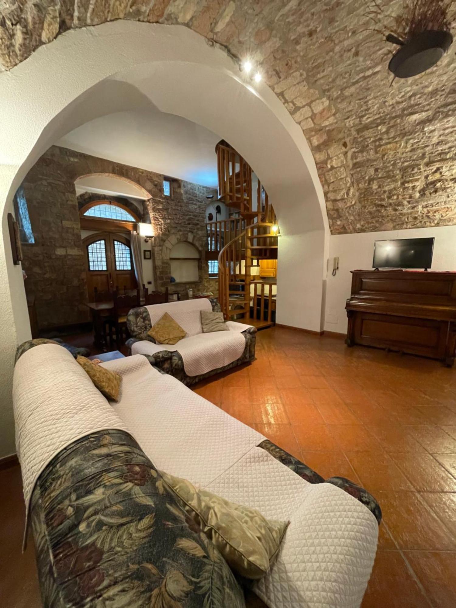 Happy House - Porta San Giacomo Apartment Assisi Bagian luar foto