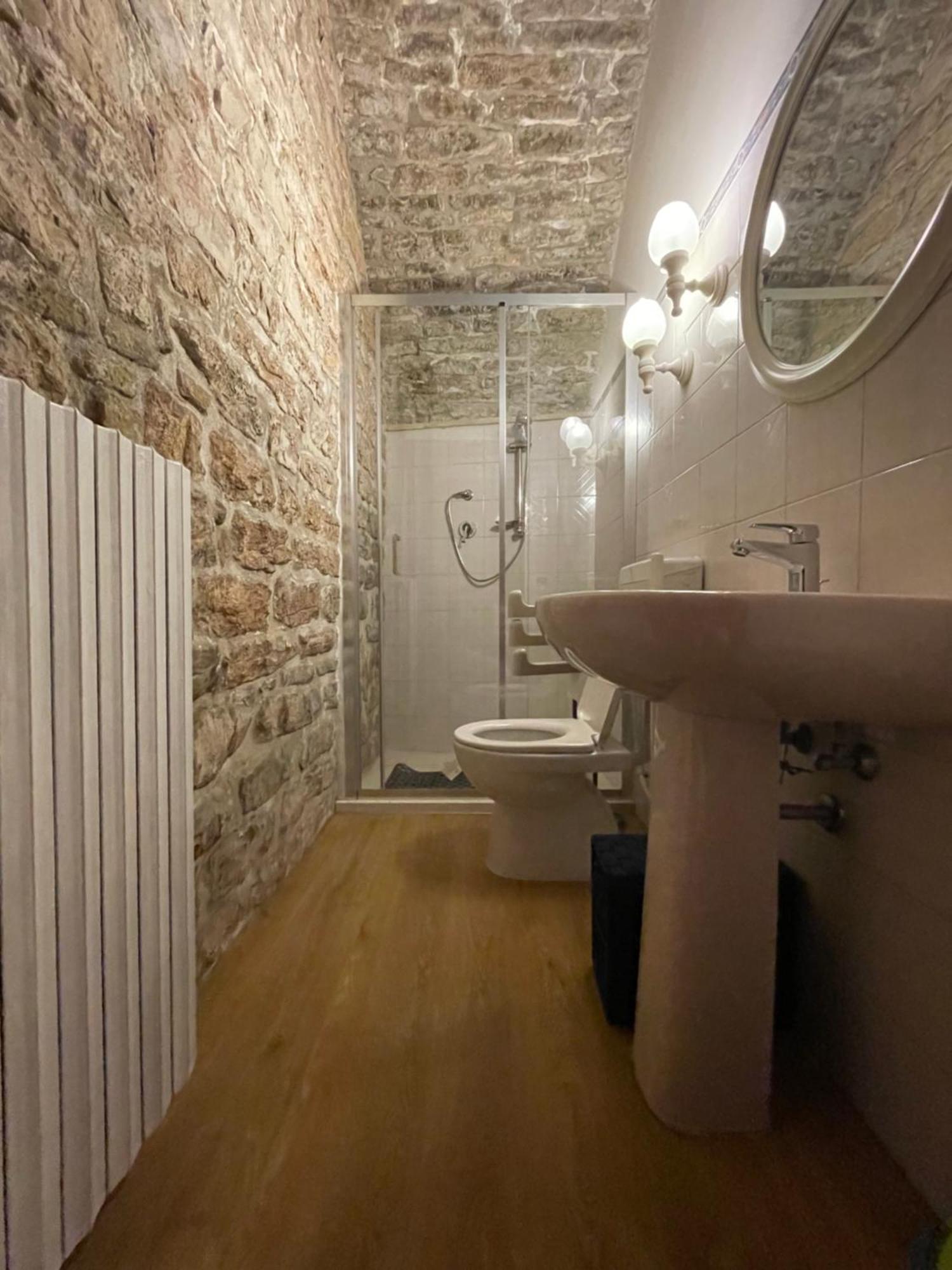Happy House - Porta San Giacomo Apartment Assisi Bagian luar foto