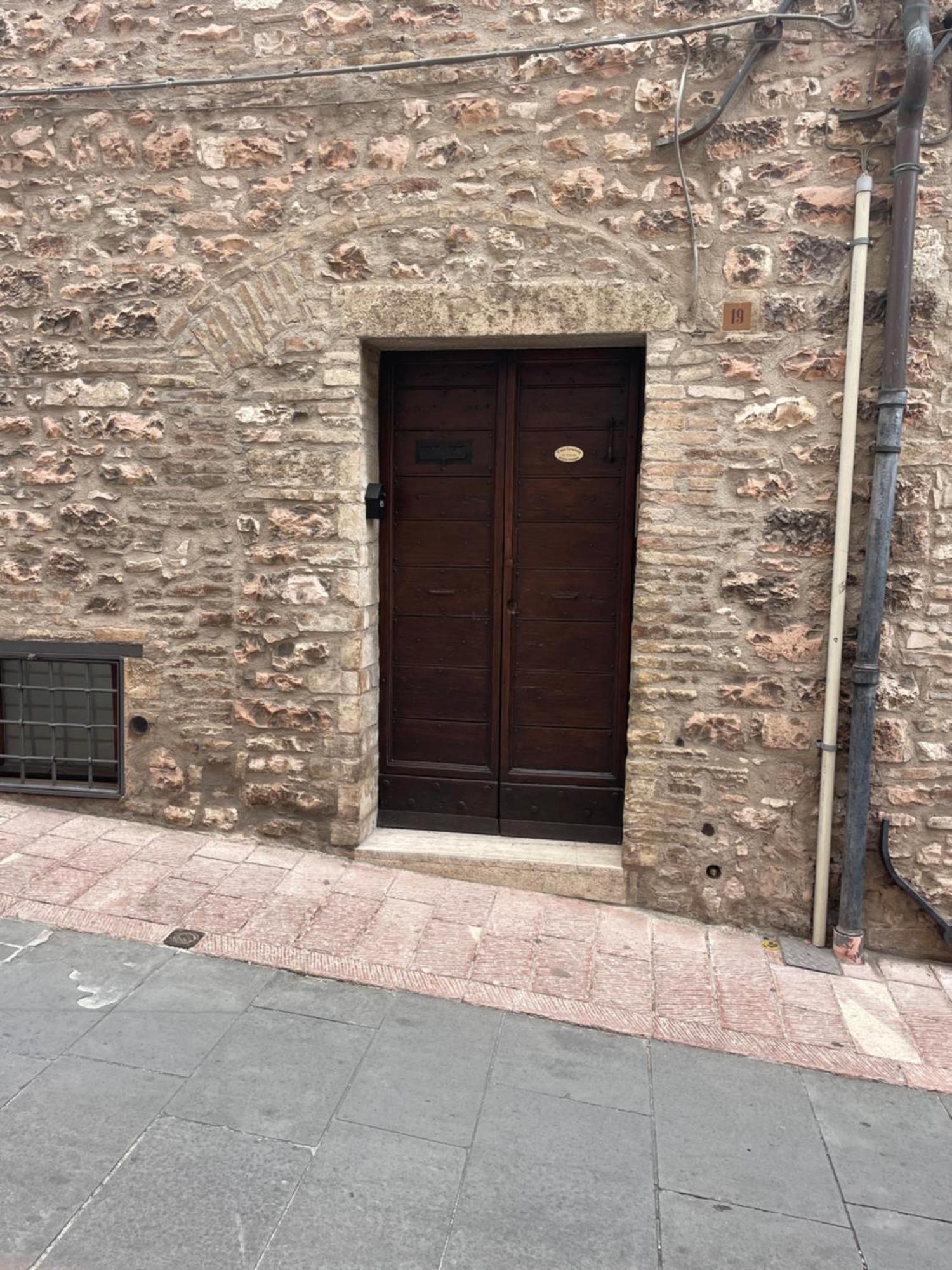 Happy House - Porta San Giacomo Apartment Assisi Bagian luar foto